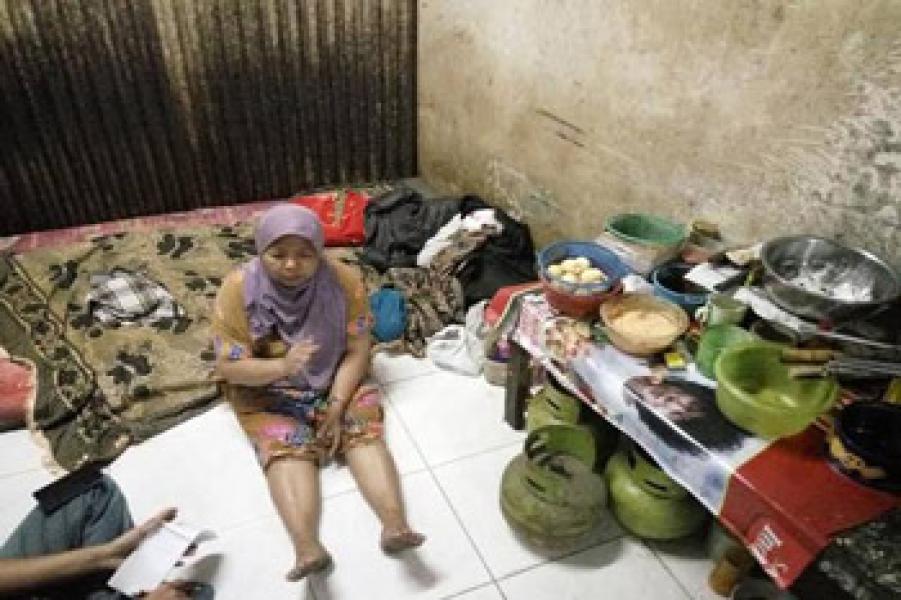 Warteg Tetap Buka, Bu Eni: Saya Buta Aksara