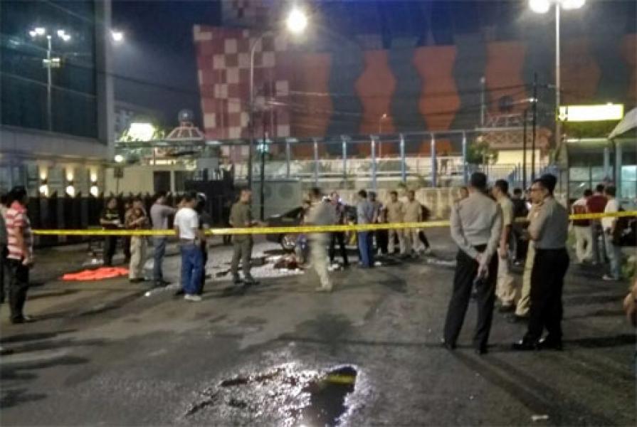 2 Anggota Brimob Ditusuk Usai Shalat di Masjid Blok M