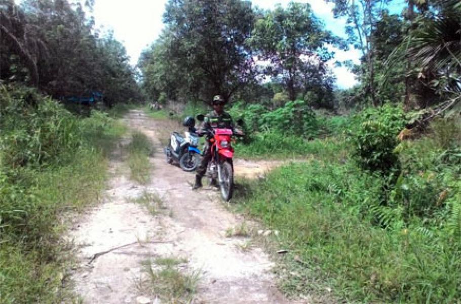 Babinsa Ramil 07/Kampar Laksanakan Patroli dan Sosialisasi Karlahut