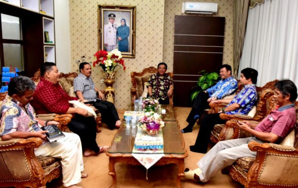 Bupati Inhil, Sambut Kunjungan Tim Badan Restorasi Gambut RI