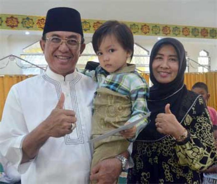 Bupati Inhil Serahkan Santunan Kepada 63 Anak Yatim Piatu