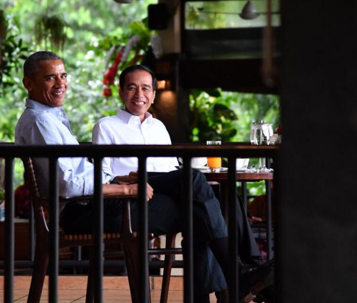 Dengan Suguhan Teh dan Bakso, Presiden Jokowi Terima Obama di Kebun Raya Bogor