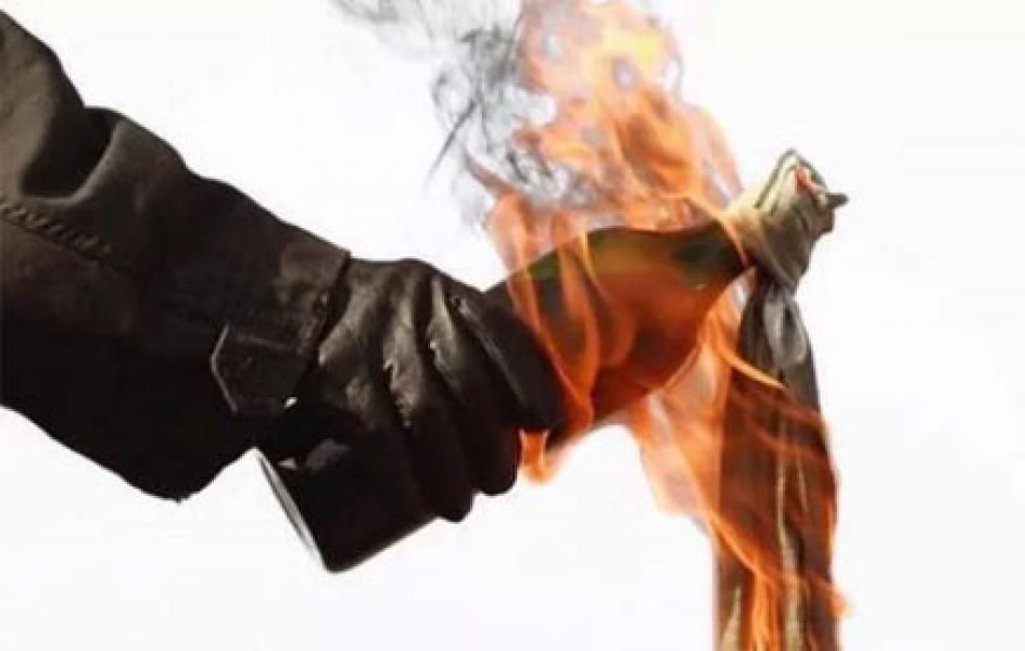 Duar... Mapolsek Pameungpeuk Bandung Dilempar Bom Molotov