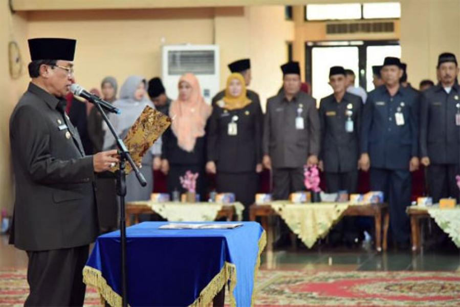 Lantik Pejabat Esselon IV, Bupati Wardan Instruksikan Pengawasan Lebih Ketat