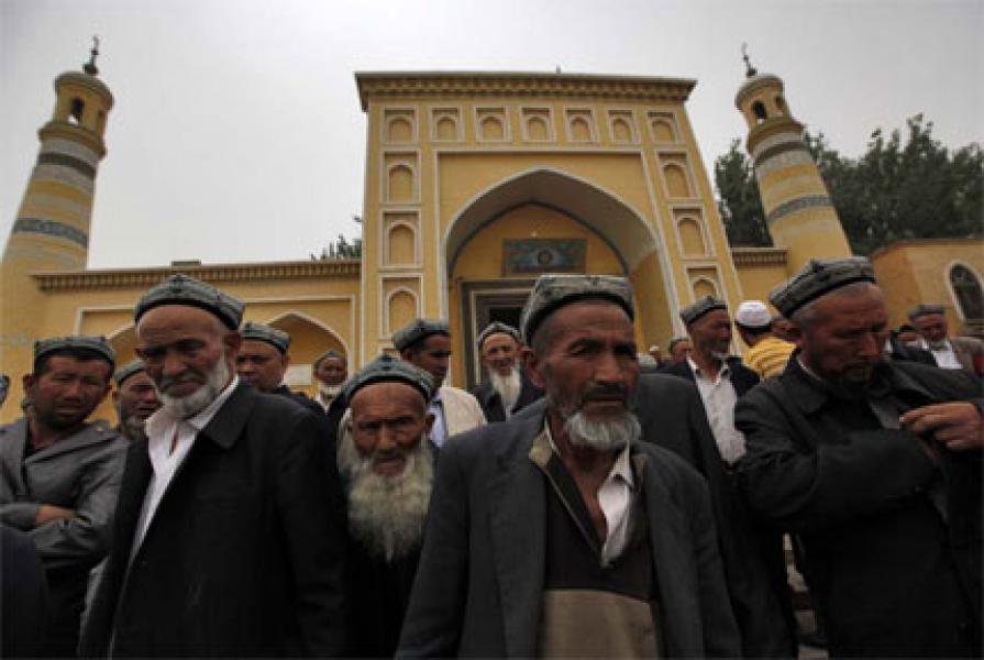 Larang Berpuasa, Pejabat Cina Tinggal di Rumah Muslim Uighur