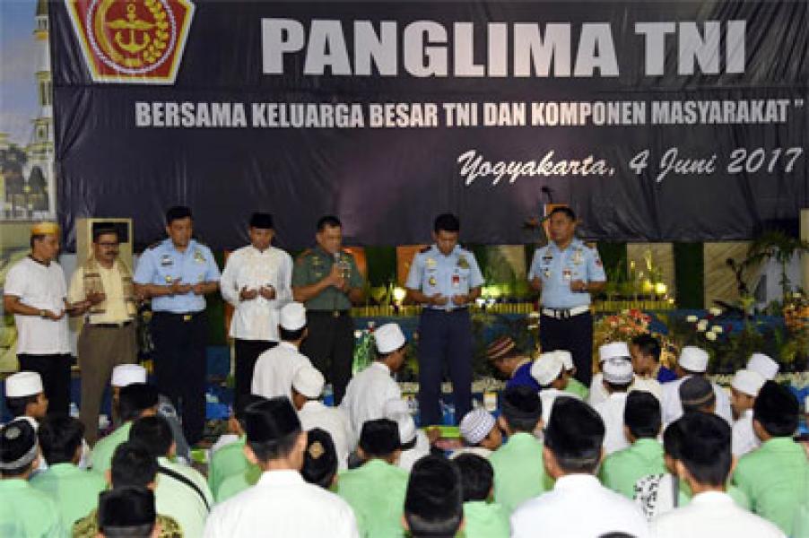 Panglima TNI: Bersedekah Itu Tidak Perlu Menunggu Banyak Harta