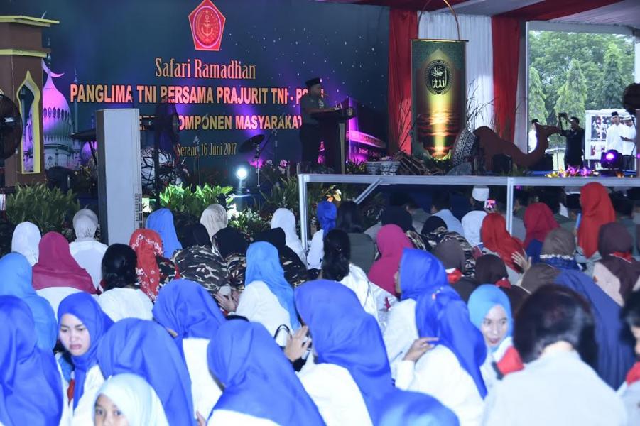 Panglima TNI Buka Puasa Bersama Ribuan Umat Muslim di Grup-1 Kopassus