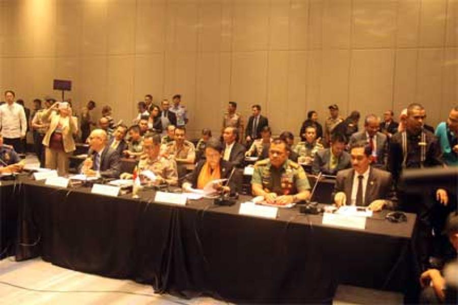 Panglima TNI Dampingi Menlu RI Hadiri Trilateral Meeting Penanggulangan Terorisme