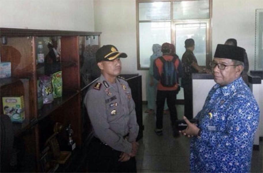 Petugas Gabungan Sidak Indomarco Pekanbaru