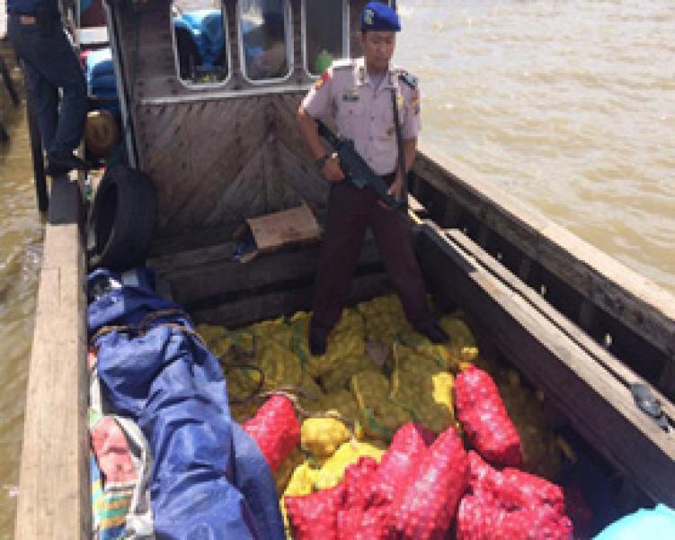 Polair Bengkalis Amankan 300 Karung Bawang Asal Malaysia