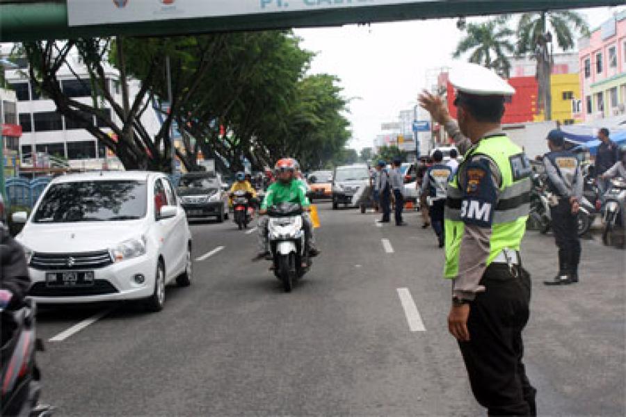 Pusat Perbelanjaan Ramai Dikunjungi Warga, Sat Lantas Polresta Pekanbaru Tingkatkan Patroli Urai Kepadatan