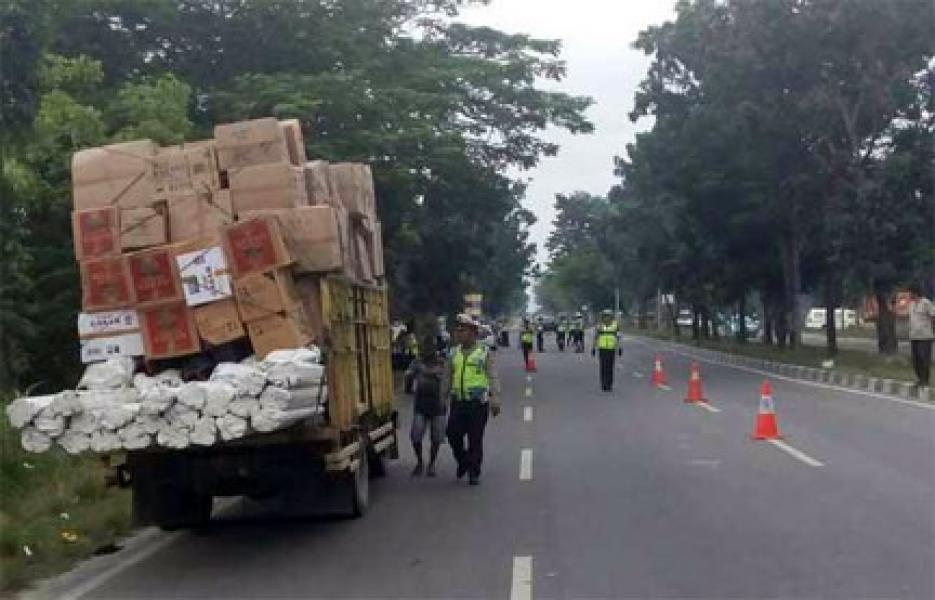 Sejumlah Mobil Angkutan Ditilang di Pekanbaru