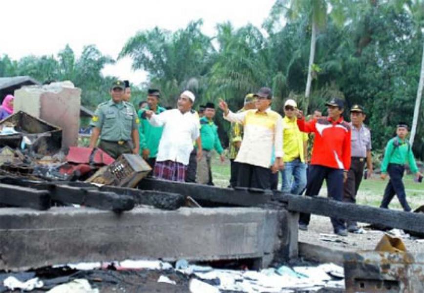 Tinjau Ponpes Anwarul Ulum Yang Terbakar, Bupati Inhil Anggarkan Pembangunan Kelas di APBD-P