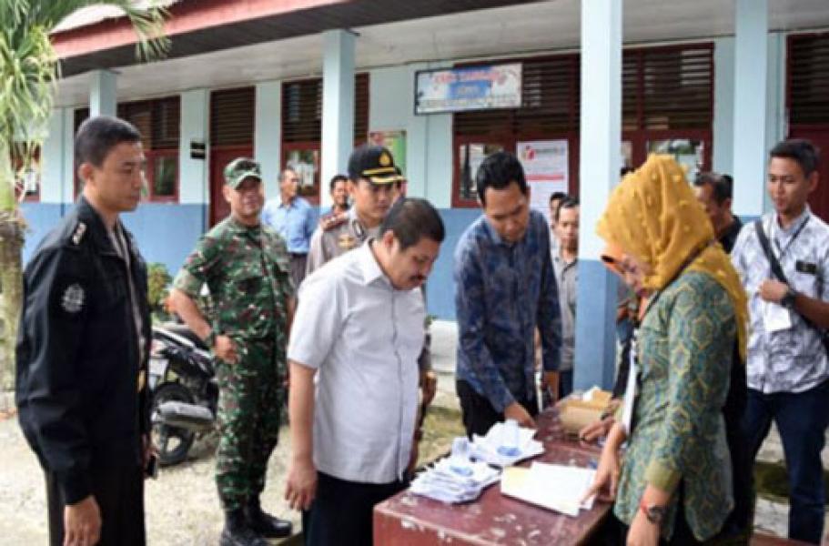 Bupati Amril dan Rombongan Tinjau 11 TPS di Kecamatan Pinggir