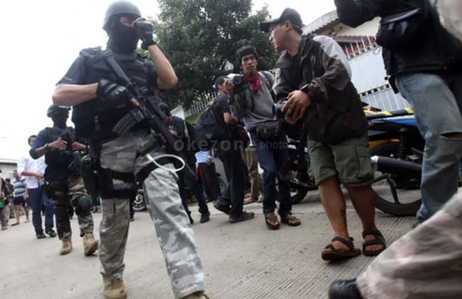 Densus 88 Terlibat Baku Tembak dengan 2 Terduga Teroris di Sukmajaya Depok