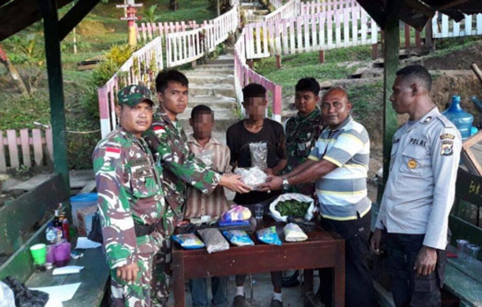 Gelar Sweeping, Satgas Yonif 121/MK Amankan Paket Ganja Seberat 2,5 Kg
