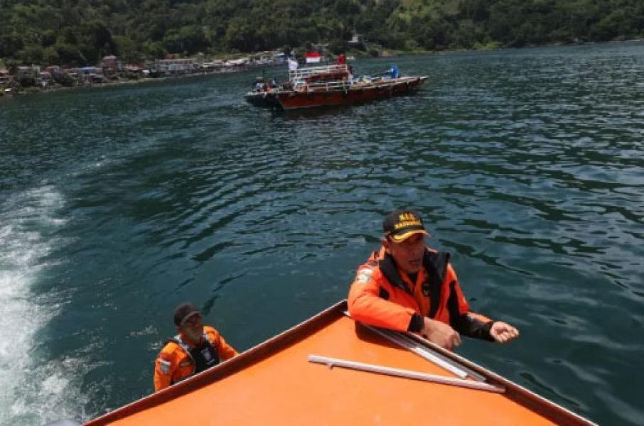 Korban KM Sinar Bangun Masih Utuh, Membeku dan Berserak di Sekitar Kapal