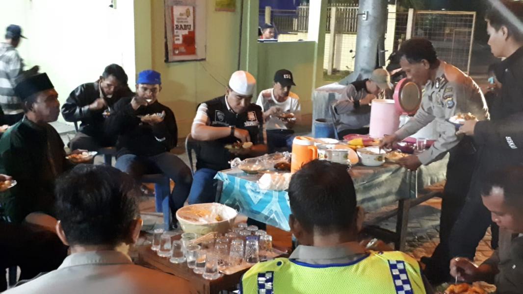 Opor Sahur, Masyarakat dan Polisi Sahur Bersama