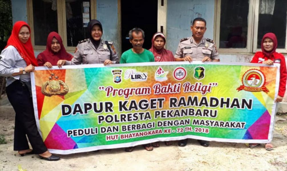 Tim Dapur Kaget Polresta Pekanbaru Sambangi Dua Rumah Warga Kurang Mampu