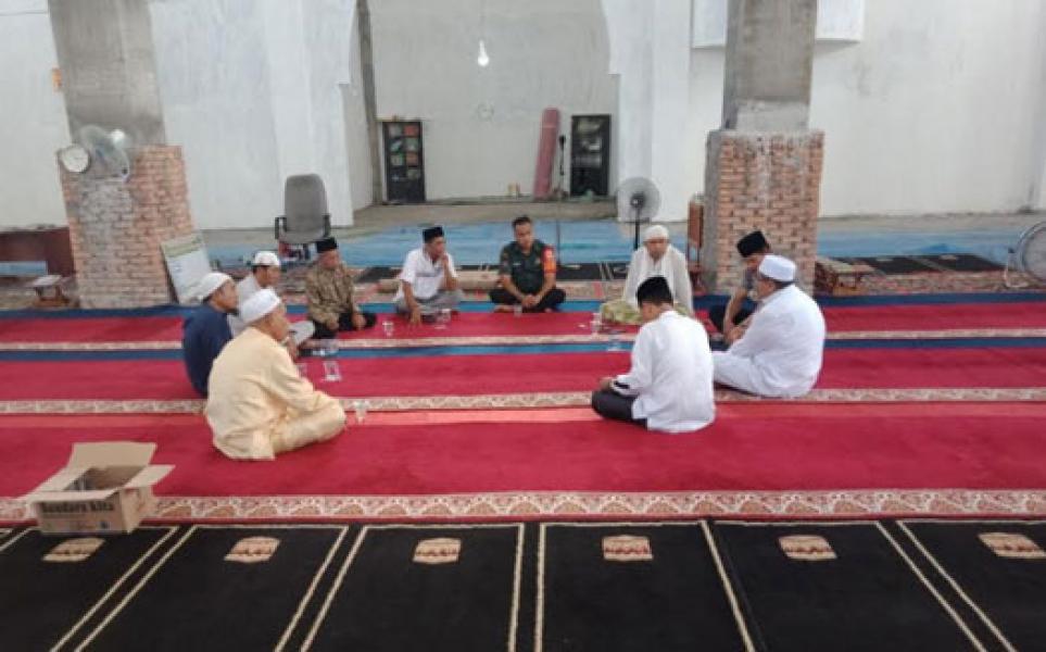 Babinsa Koramil 14/Kepenuhan Bersama Upika Kecamatan Kepenuhan Musyawarah Perbaikan Jalan