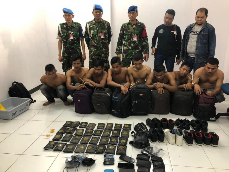 Bawa Sabu di Sepatu, 8 Penumpang Lion Air Ditangkap di Bandara SSK II Pekanbaru