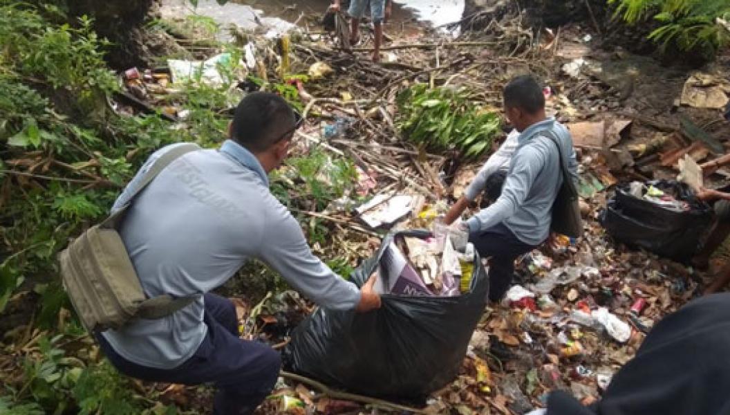 Dukung Festival Selat Rosemberg, SPKKL Tual Bakamla Bersihkan Sampah Kepulauan Kei