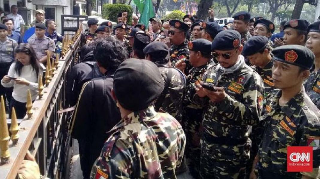 Felix Siauw Ceramah di Masjid Balai Kota, GP Ansor Gelar Aksi