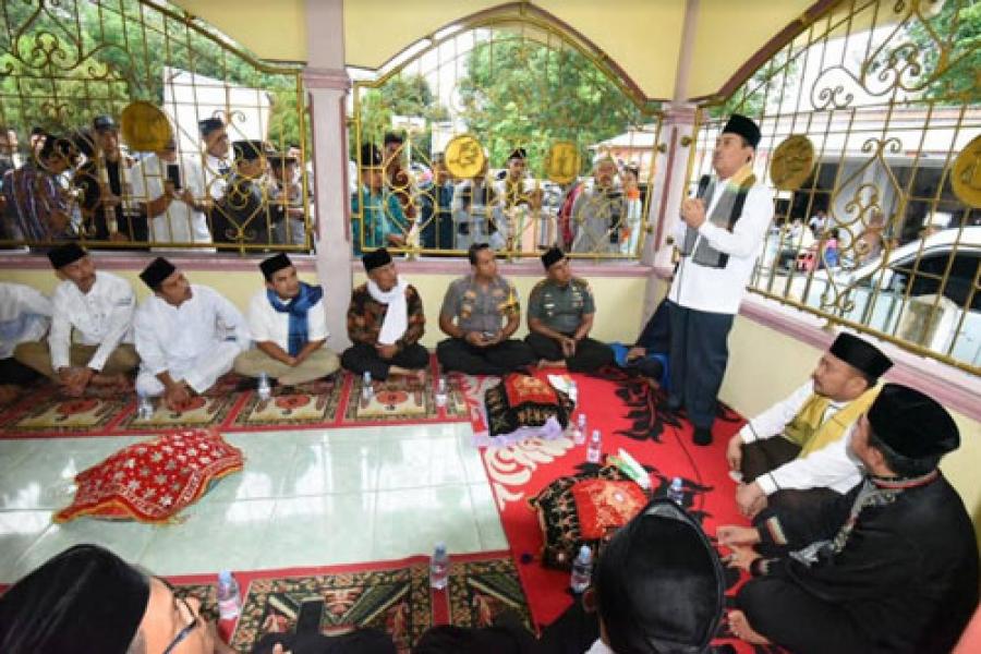 Gubri Syamsuar Hadiri Tradisi Raya Enam di Bangkinang