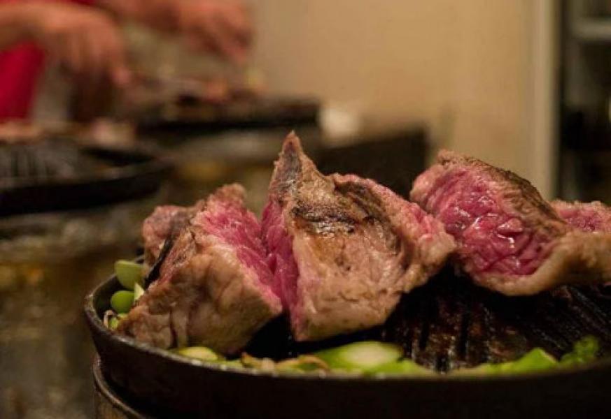 Hobi Makan Daging Bisa Picu Diabetes, Benarkah? Cek Faktanya!