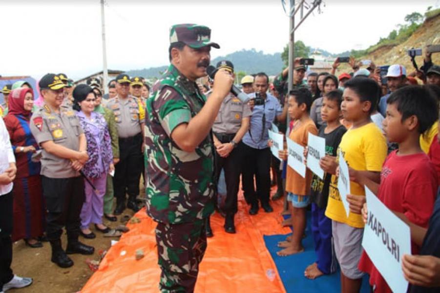 Panglima TNI Tinjau Korban Banjir Konawe Utara