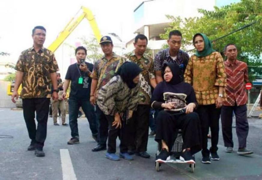 Sakit, Wali Kota Surabaya Tri Rismaharini Ditangani 15 Dokter Spesialis