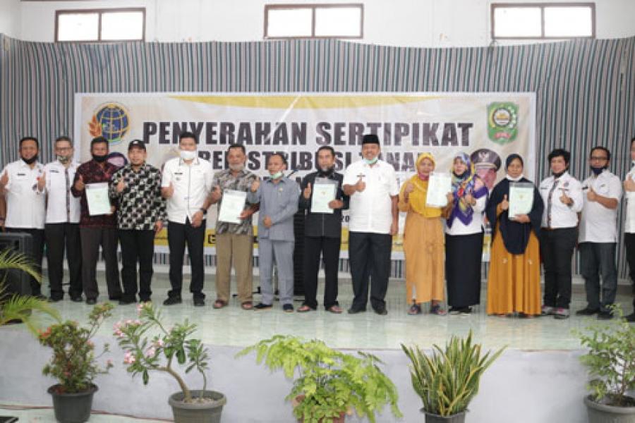 219 Warga Kampung Mandi Angin Minas Terima Sertifikat Program TORA