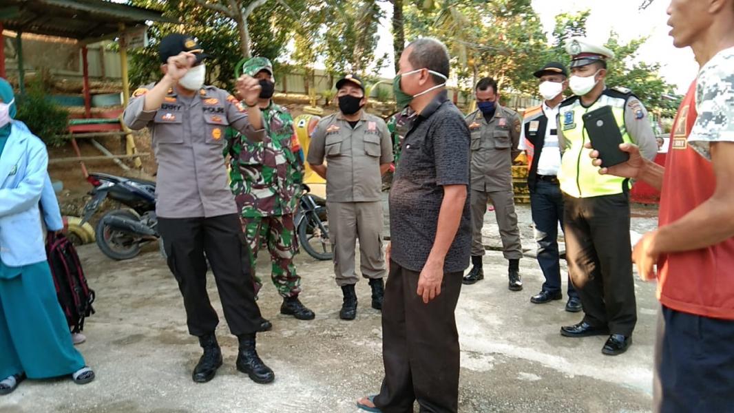 Babinsa Koramil 05/Kampar Kiri Bersama Polri Lakukan Himbauan, Sosialisasi New Normal 