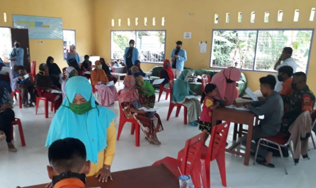 Babinsa Koramil 07/Kampar Pantau Penyaluran Bantuan Sosial Tunai (BST) Tahap Il