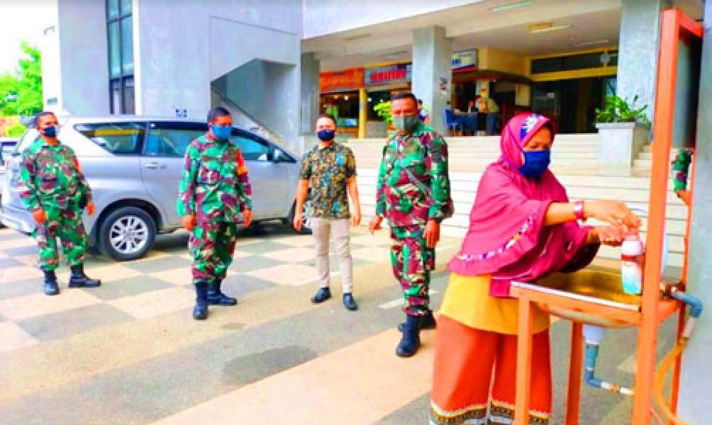Babinsa TNI di Rohul Sosialisasi New Normal ke Warga