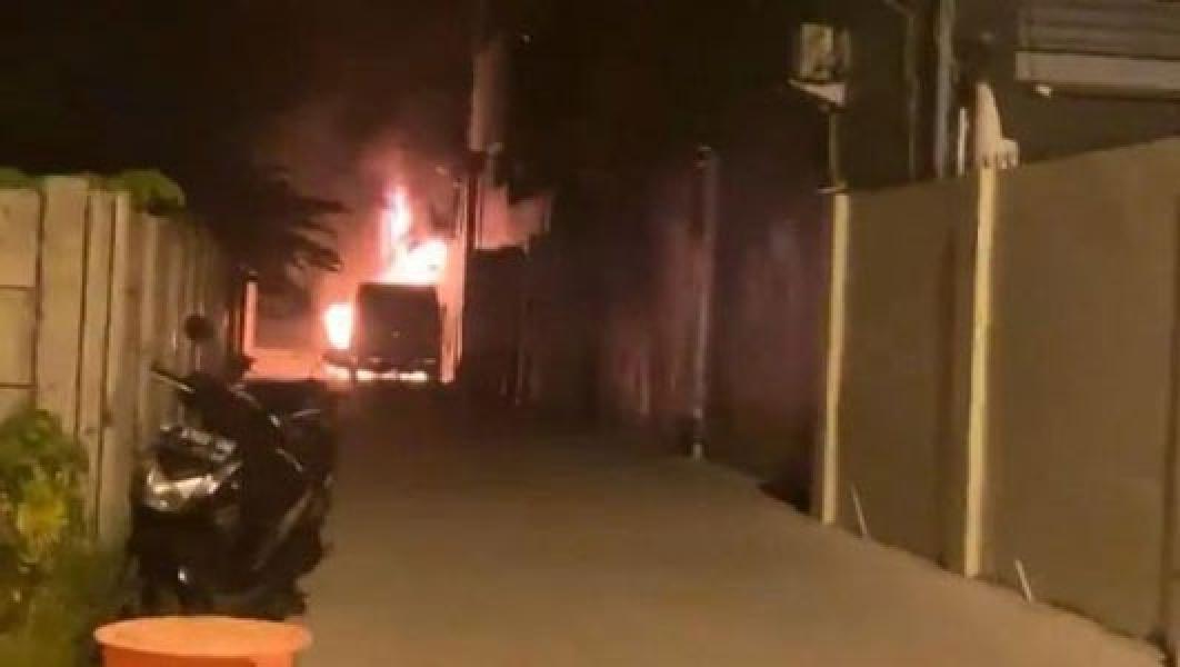 Botol dan Pesan Ancaman dalam Pembakaran Mobil Via Vallen