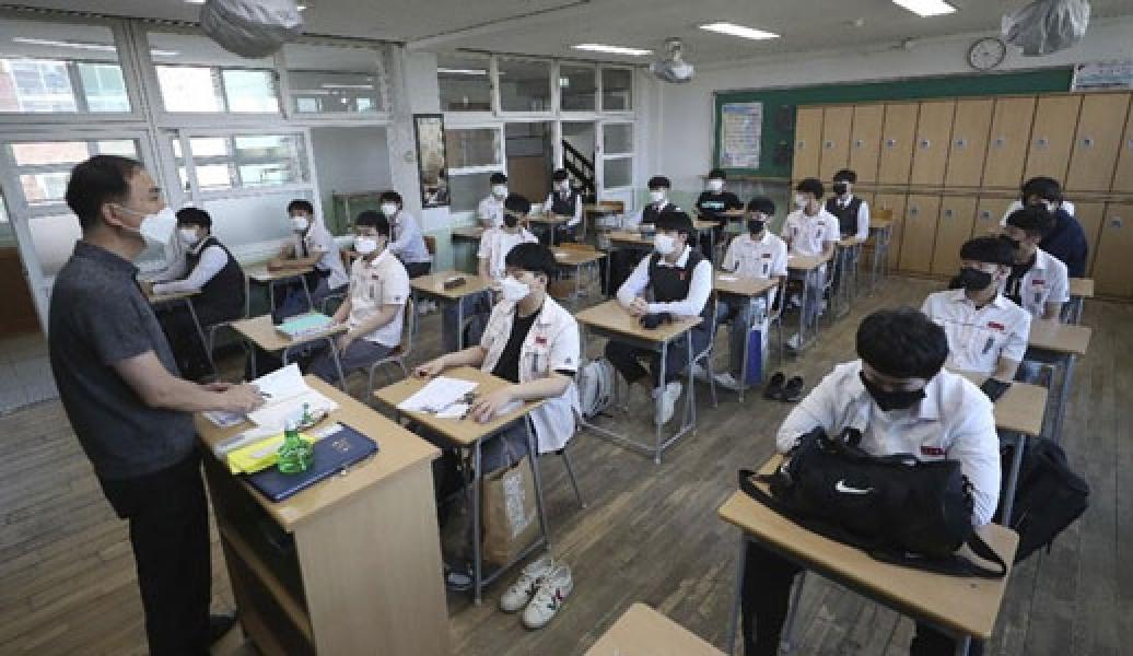 Bunda, Sekolah Dibuka Lagi Masih Lama Kok!