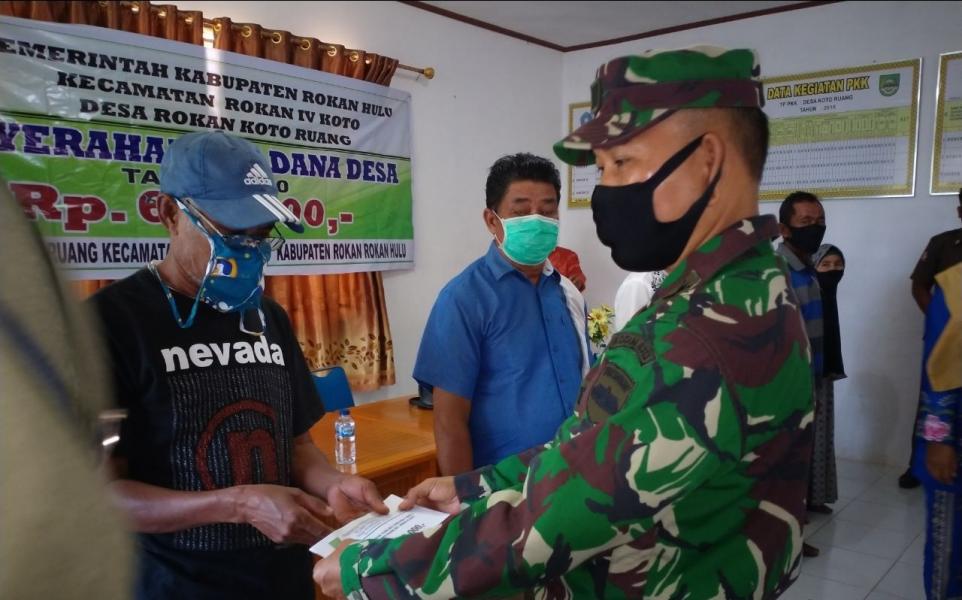 Danramil 13/Rokan Hadiri Penyaluran Dana BLT-DD Tahap II Desa Rokan Koto Ruang