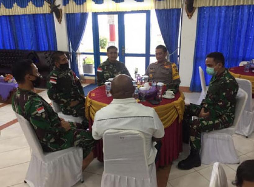 Danrem 174 Beserta Forkopimda Merauke Sambut Kedatangan Pangkosek Hanudnas IV Biak