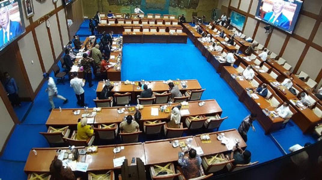 Di Raker Pertamina, DPR Tiba-tiba Sebut 10 Orang Kena Corona