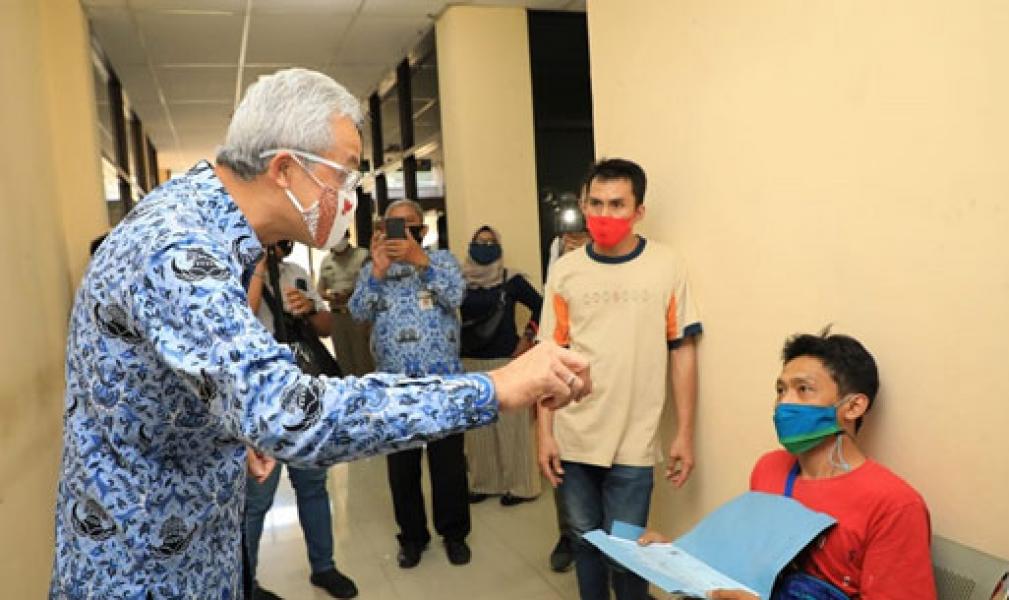 Ganjar Ancam Pidanakan Wali Murid yang Gunakan Surat Keterangan Domisili Aspal saat PPDB
