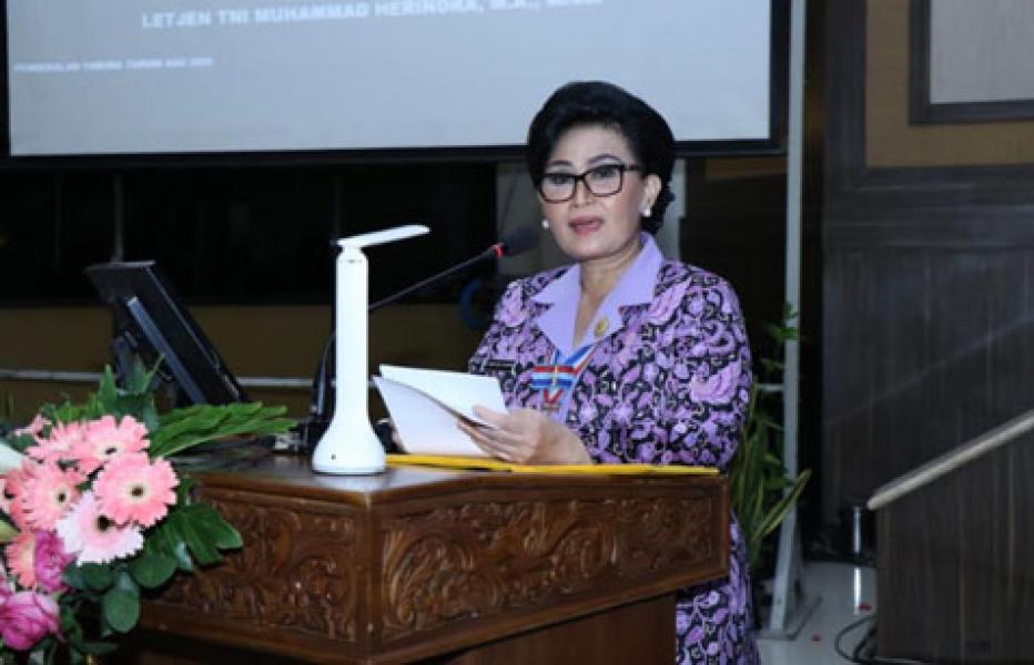 Ibu Kehormatan Taruna-Taruni Berikan Pembekalan kepada 106 Taruna-Taruni AAU