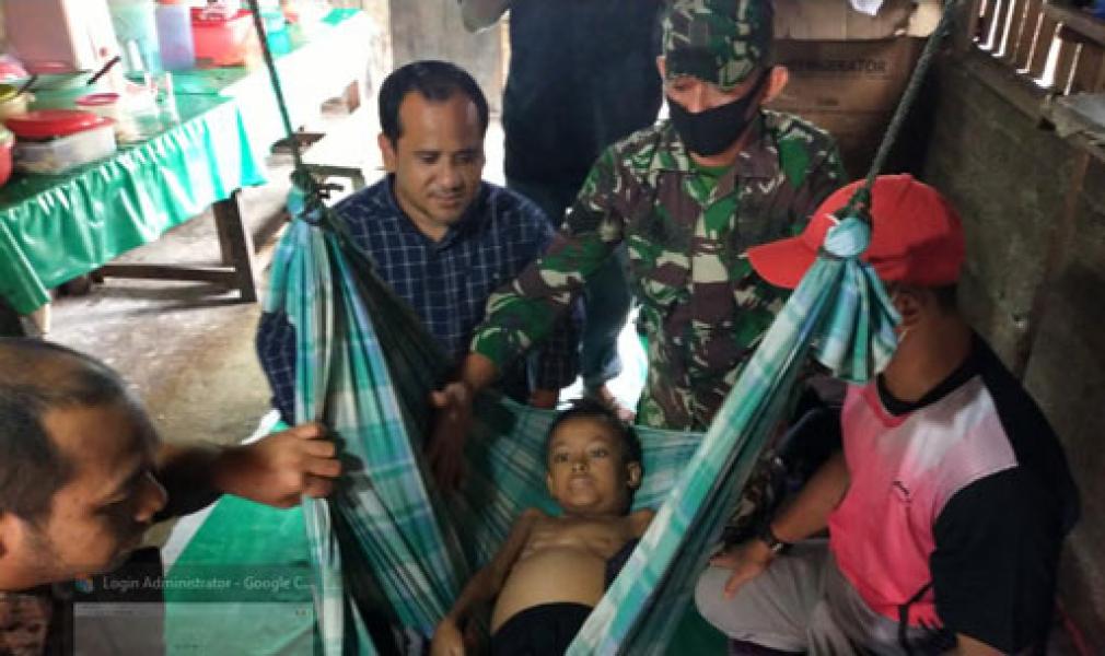 Idap Penyakit Thalasemia, Babinsa Koramil 13 Rokan IV Koto Kunjungi Bocah Alfaris