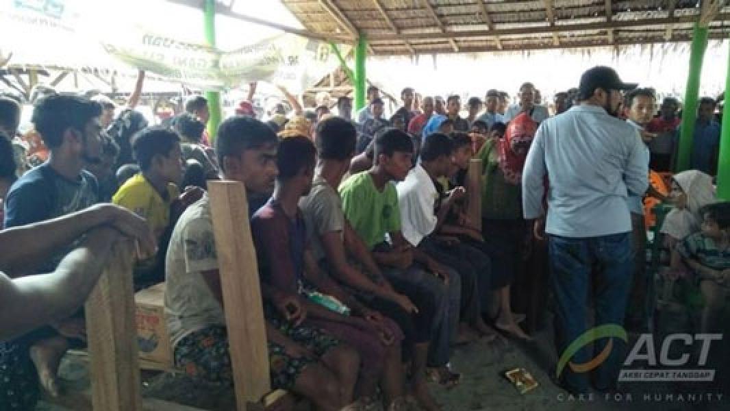 Kapal Nyaris Tenggelam, 94 Warga Rohingya Ditarik Masuk Aceh