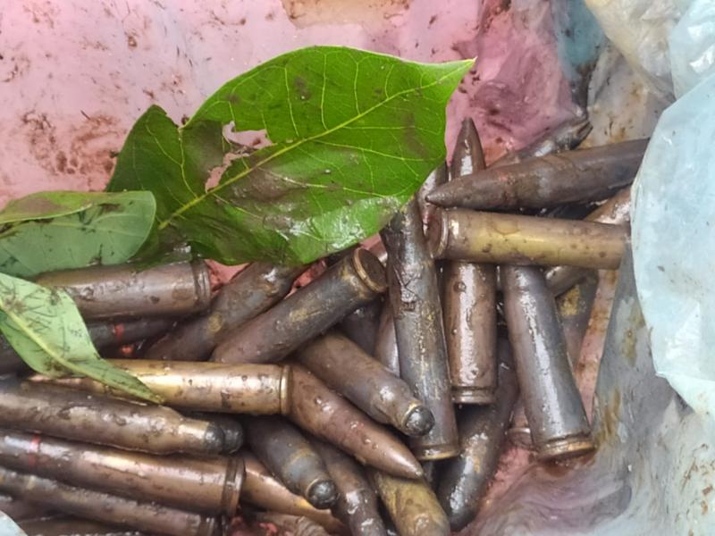 Mancing di Parit, Warga Pekanbaru Temukan 43 Butir Amunisi Aktif