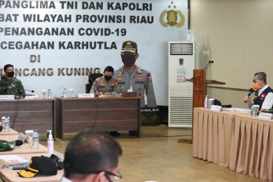 Panglima TNI dan Kapolri Rapat Bersama Pejabat Wilayah Provinsi Riau Terkait Covid-19 dan Karhutla