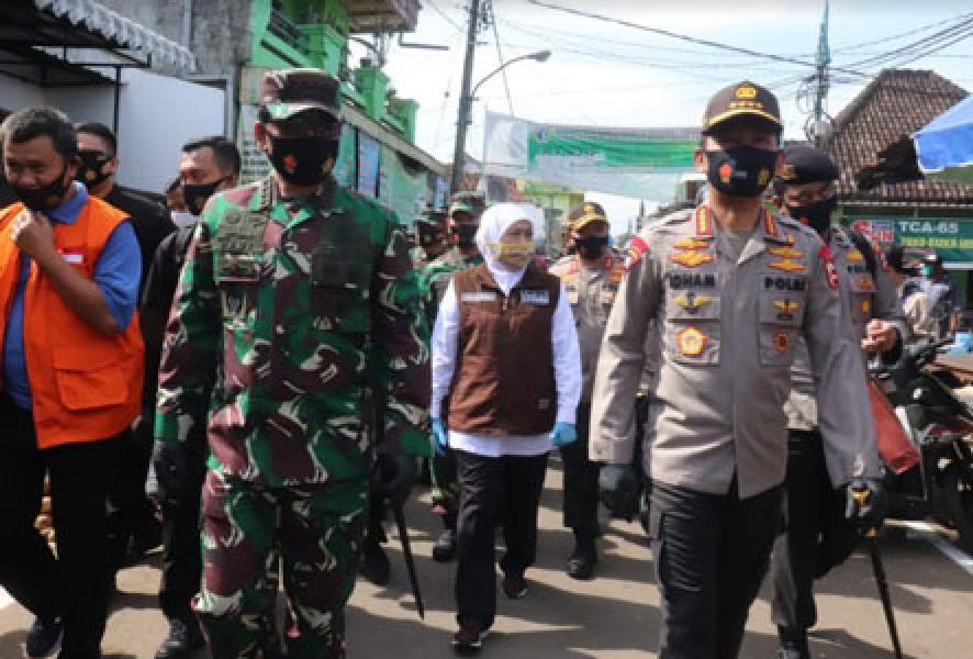 Panglima TNI dan Kapolri Tinjau Disiplin Protokol Kesehatan di Pasar Tradisional Singosari