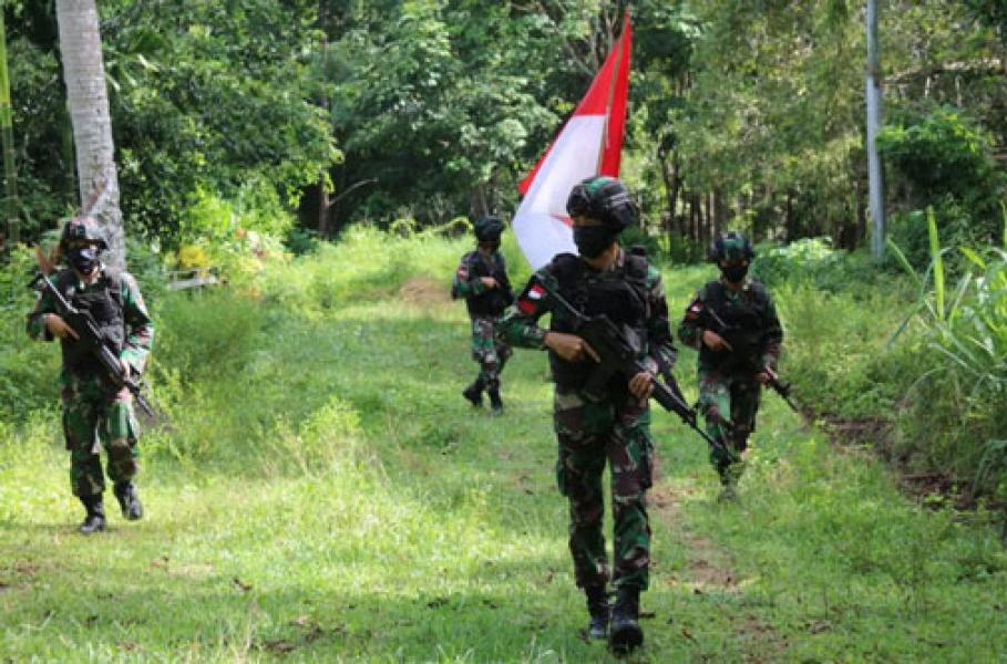 Pastikan Perbatasan Aman Ditengah Pandemi, Prajurit Yonif 411 Kostrad Gelar Patroli