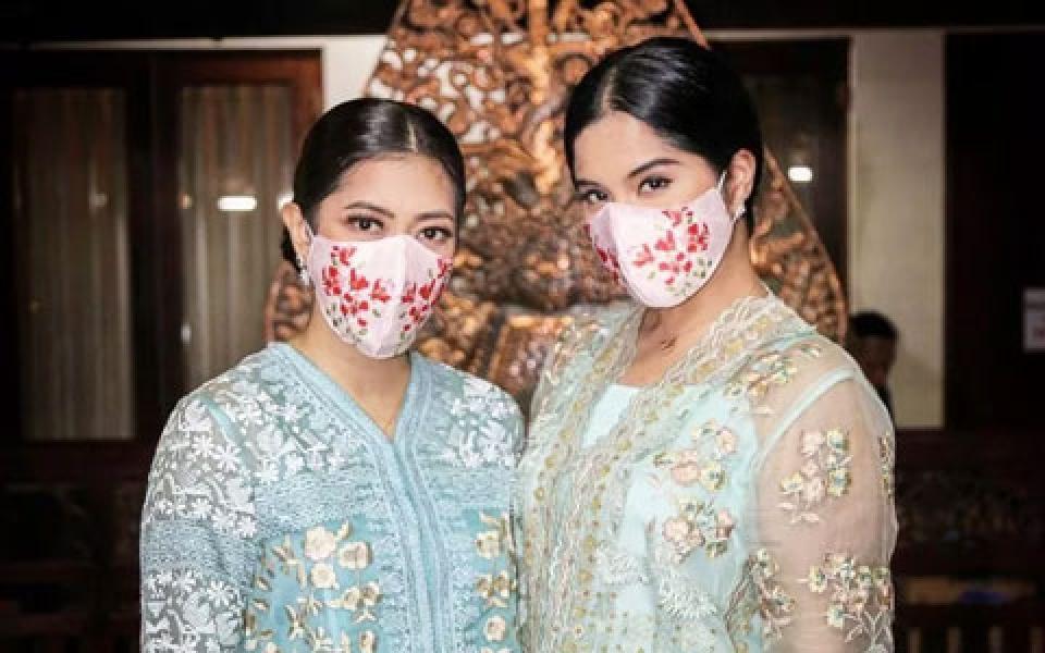 Potret Cantik Annisa Yudhoyono dan Aliya Rajasa Pakai Masker Bunga Flamboyan