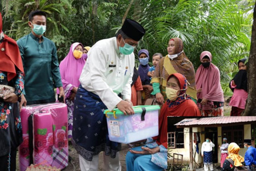 Rumah Nek Sarinah Terbakar, Bupati Alfedri: InsyaAllah Akan Kita Bangun Kembali.